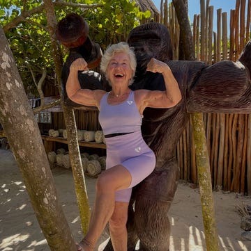 joan macdonald incline shoulder taps joan macdonald incline shoulder taps: joan flexing her arms outdoors
