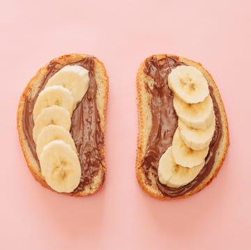 foods such as bananas, toast and bagels can all work well before a run