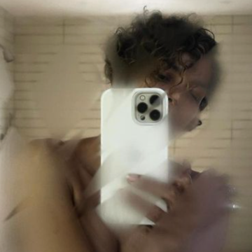 halle berry shower selfie