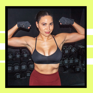 a women in gym clothes flexing a women in gym clothes flexing